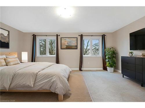 24-143 Elgin Street N, Cambridge, ON - Indoor Photo Showing Bedroom