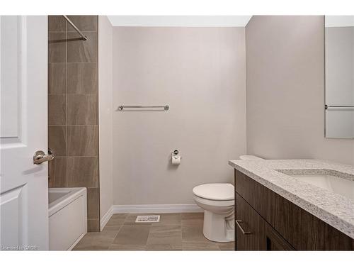 24-143 Elgin Street N, Cambridge, ON - Indoor Photo Showing Bathroom