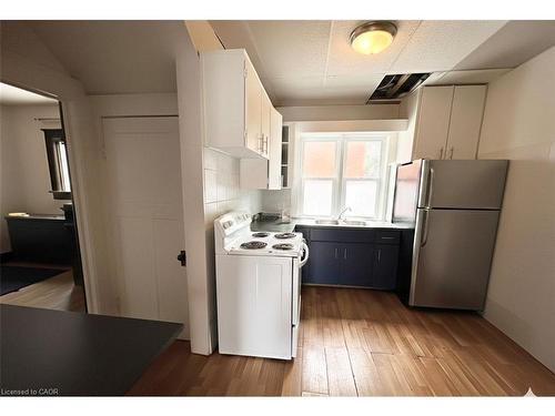 179 Regina Street N, Waterloo, ON - Indoor Photo Showing Kitchen