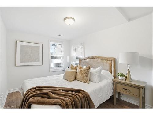 190 Mead Avenue, Hamilton, ON - Indoor Photo Showing Bedroom