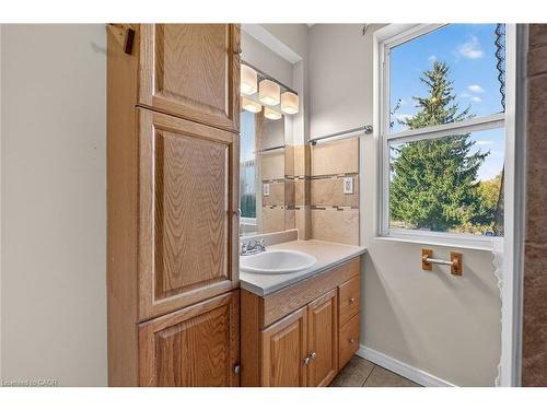 1868 Jerseyville Road W, Hamilton, ON - Indoor Photo Showing Bathroom