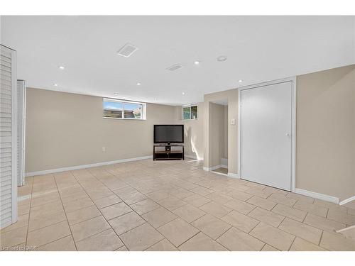 1868 Jerseyville Road W, Hamilton, ON - Indoor