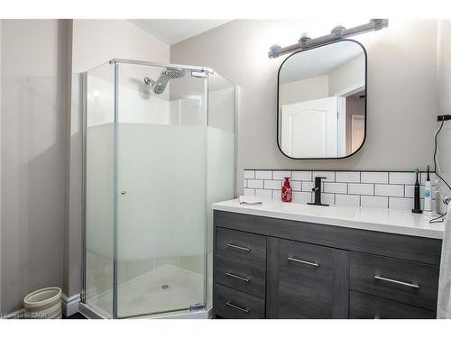 354 Forestlawn Road, Waterloo, ON - Indoor Photo Showing Bathroom