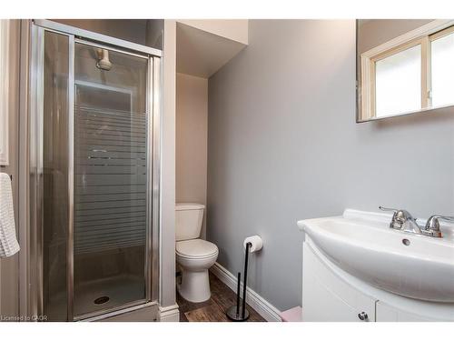 354 Forestlawn Road, Waterloo, ON - Indoor Photo Showing Bathroom