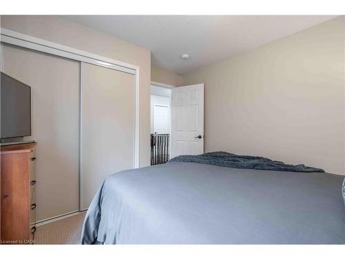 115 Larry Crescent, Caledonia, ON - Indoor Photo Showing Bedroom