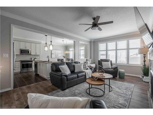 115 Larry Crescent, Caledonia, ON - Indoor Photo Showing Living Room