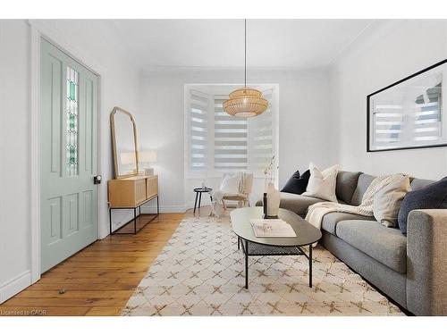 40 Emerald Street N, Hamilton, ON - Indoor Photo Showing Living Room