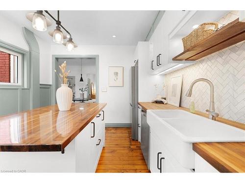 40 Emerald Street N, Hamilton, ON - Indoor Photo Showing Kitchen