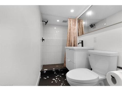 40 Emerald Street N, Hamilton, ON - Indoor Photo Showing Bathroom
