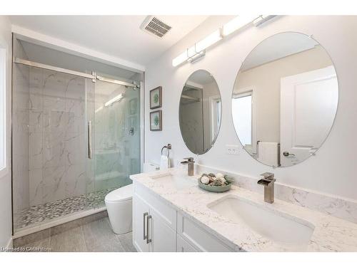 498 Karn Street, Kitchener, ON - Indoor Photo Showing Bathroom