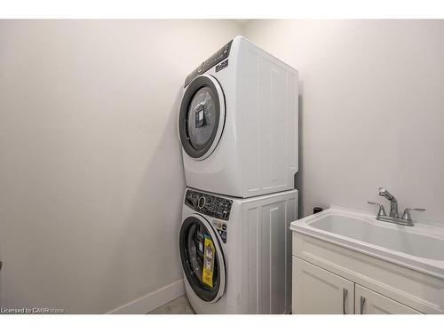 498 Karn Street, Kitchener, ON - Indoor Photo Showing Laundry Room