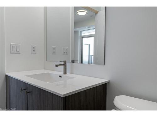 2304-25 Wellington Street S, Kitchener, ON - Indoor Photo Showing Bathroom