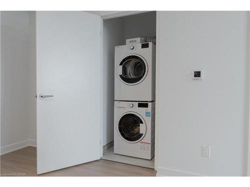 2304-25 Wellington Street S, Kitchener, ON - Indoor Photo Showing Laundry Room