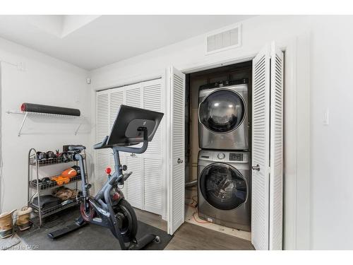 33 Barley Lane, Ancaster, ON - Indoor Photo Showing Laundry Room