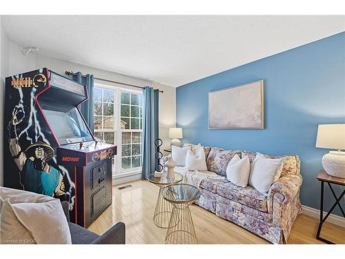 68 Fairlake Drive, Cambridge, ON - Indoor Photo Showing Living Room