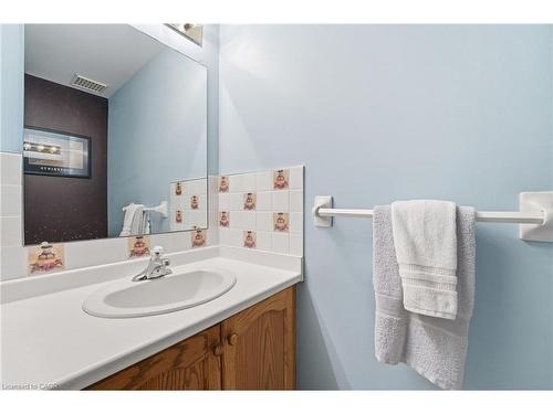 68 Fairlake Drive, Cambridge, ON - Indoor Photo Showing Bathroom