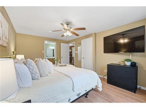 68 Fairlake Drive, Cambridge, ON - Indoor Photo Showing Bedroom