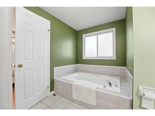 68 Fairlake Drive, Cambridge, ON - Indoor Photo Showing Bathroom