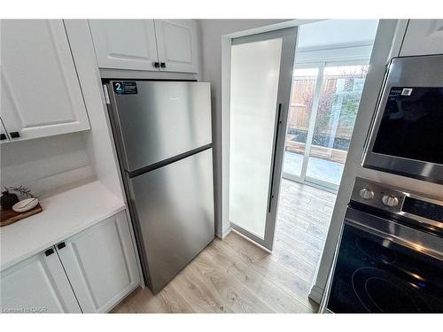 654 West 5Th Street, Hamilton, ON - Indoor Photo Showing Kitchen