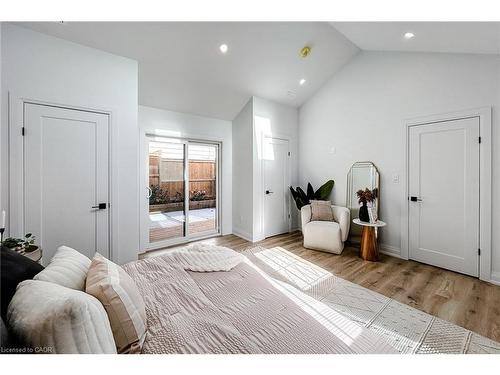 654 West 5Th Street, Hamilton, ON - Indoor Photo Showing Bedroom