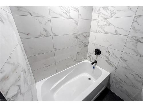 654 West 5Th Street, Hamilton, ON - Indoor Photo Showing Bathroom