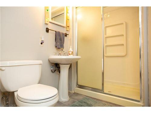 2303 Malcolm Crescent, Burlington, ON - Indoor Photo Showing Bathroom