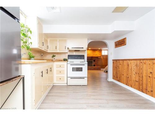 2303 Malcolm Crescent, Burlington, ON - Indoor Photo Showing Kitchen