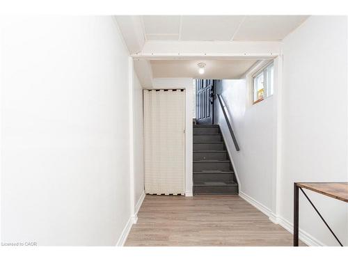 2303 Malcolm Crescent, Burlington, ON - Indoor Photo Showing Other Room