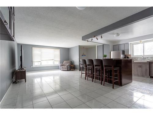 2303 Malcolm Crescent, Burlington, ON - Indoor