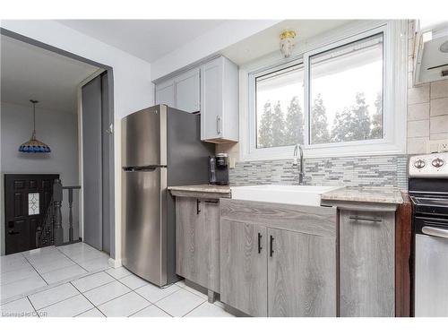 2303 Malcolm Crescent, Burlington, ON - Indoor Photo Showing Kitchen