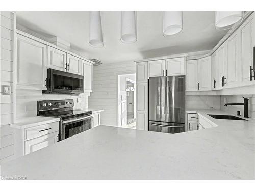 645 Riverside Drive, London, ON - Indoor Photo Showing Kitchen
