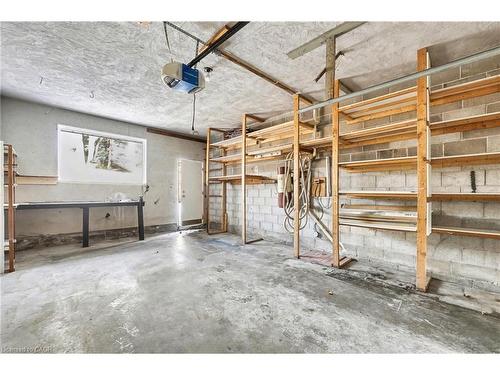 645 Riverside Drive, London, ON - Indoor Photo Showing Garage