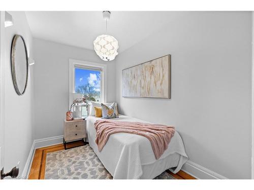 207 Stanley Avenue, Hamilton, ON - Indoor Photo Showing Bedroom