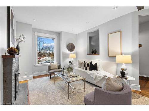 207 Stanley Avenue, Hamilton, ON - Indoor Photo Showing Living Room