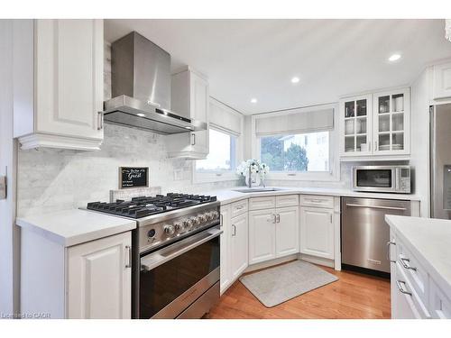 2047 Country Club Drive, Burlington, ON - Indoor Photo Showing Kitchen With Upgraded Kitchen