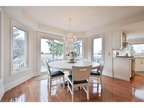 2047 Country Club Drive, Burlington, ON - Indoor Photo Showing Dining Room