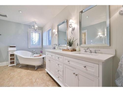 2047 Country Club Drive, Burlington, ON - Indoor Photo Showing Bathroom