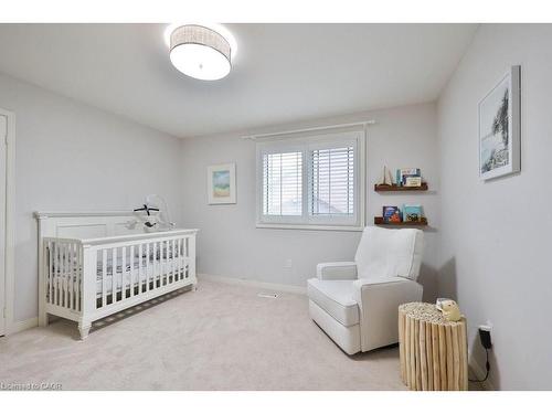 2047 Country Club Drive, Burlington, ON - Indoor Photo Showing Bedroom