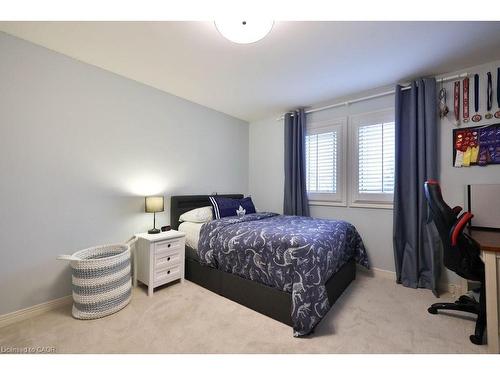 2047 Country Club Drive, Burlington, ON - Indoor Photo Showing Bedroom