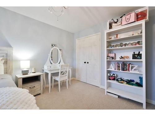 2047 Country Club Drive, Burlington, ON - Indoor Photo Showing Bedroom