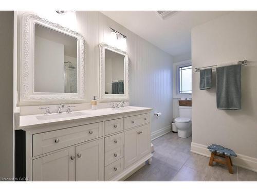 2047 Country Club Drive, Burlington, ON - Indoor Photo Showing Bathroom