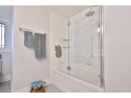 2047 Country Club Drive, Burlington, ON - Indoor Photo Showing Bathroom