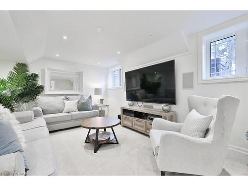2047 Country Club Drive, Burlington, ON - Indoor Photo Showing Living Room
