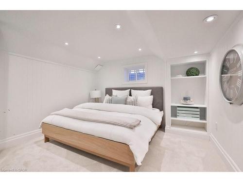 2047 Country Club Drive, Burlington, ON - Indoor Photo Showing Bedroom