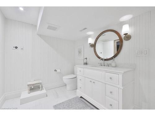 2047 Country Club Drive, Burlington, ON - Indoor Photo Showing Bathroom
