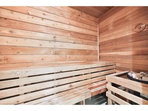 2047 Country Club Drive, Burlington, ON - Indoor Photo Showing Other Room