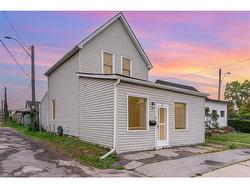 4 Robins Avenue  Hamilton, ON L8H 4M6