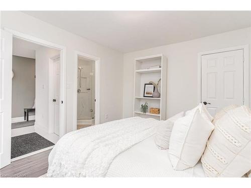 4 Robins Avenue, Hamilton, ON - Indoor Photo Showing Bedroom