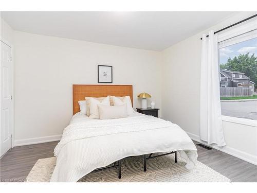 4 Robins Avenue, Hamilton, ON - Indoor Photo Showing Bedroom