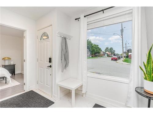 4 Robins Avenue, Hamilton, ON - Indoor Photo Showing Other Room